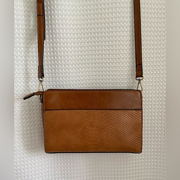 Women’s Simply Noelle Cognac faux leather crocodile pattern Crossbody Bag - Picture 5 of 16